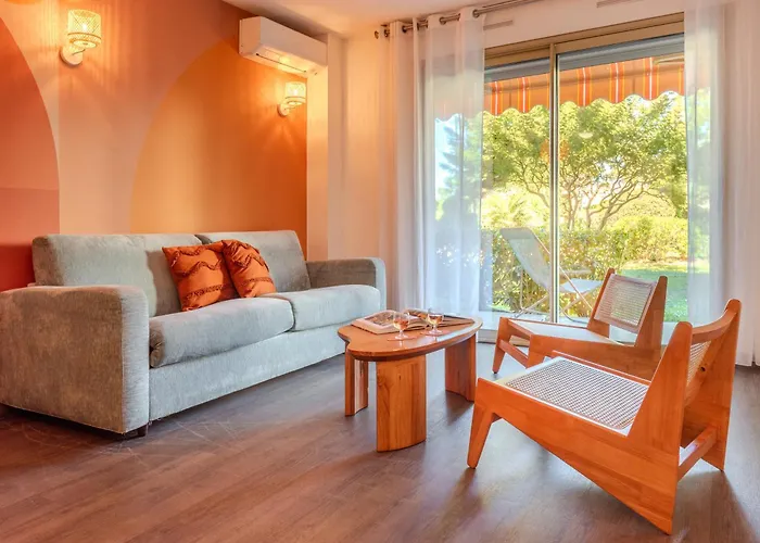 Les 15 Pins & La Mer -Your Green Getaway Near Sea & Beach